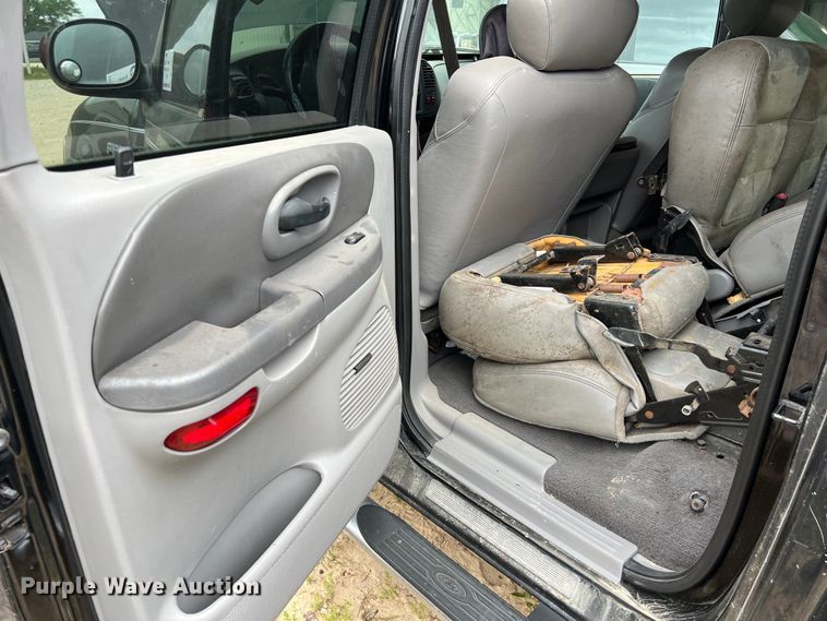 image for item DS3017 2003 Ford F150  SuperCrew pickup truck