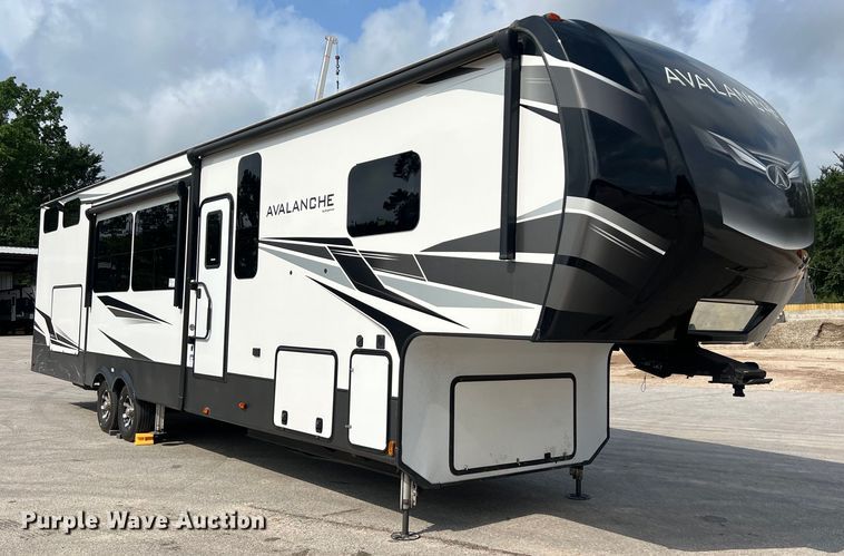 image for item DS3034 2021 Keystone Avalanche 395 BH Camper