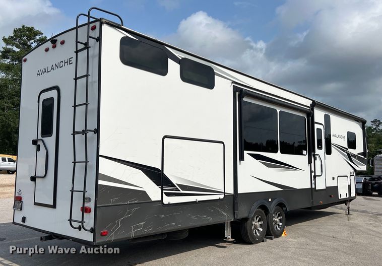 image for item DS3034 2021 Keystone Avalanche 395 BH Camper