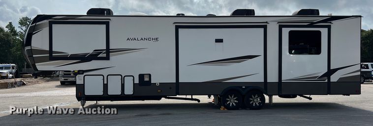 image for item DS3034 2021 Keystone Avalanche 395 BH Camper