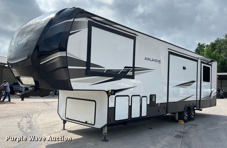 image for item DS3034 2021 Keystone Avalanche 395 BH Camper