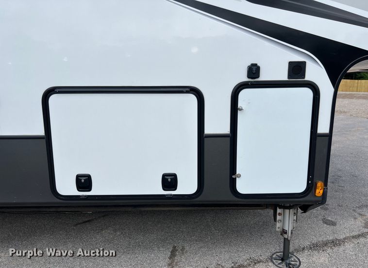 image for item DS3034 2021 Keystone Avalanche 395 BH Camper