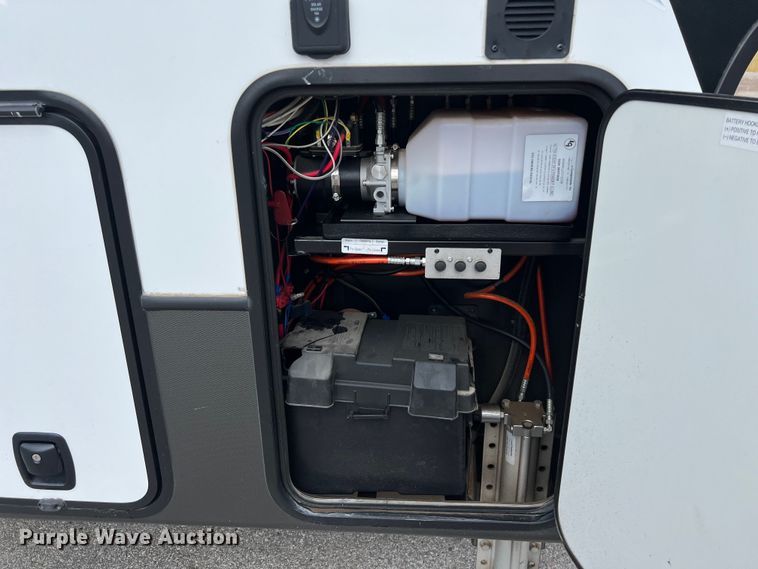 image for item DS3034 2021 Keystone Avalanche 395 BH Camper