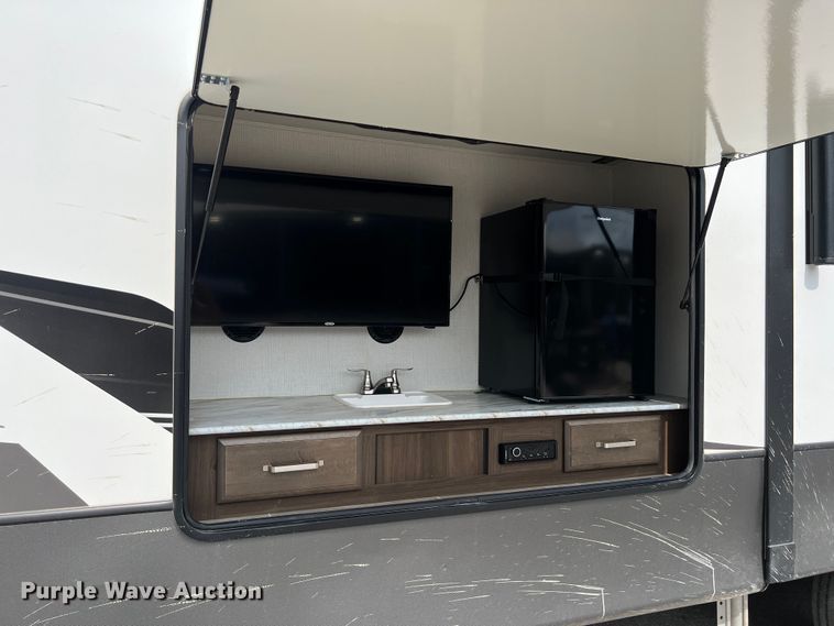 image for item DS3034 2021 Keystone Avalanche 395 BH Camper