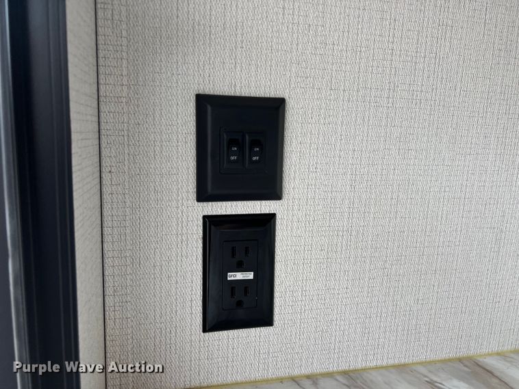 image for item DS3034 2021 Keystone Avalanche 395 BH Camper