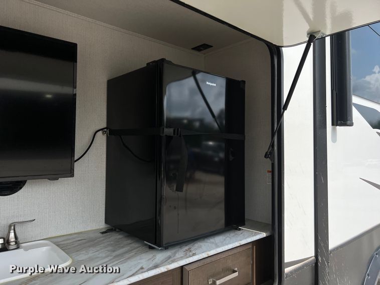 image for item DS3034 2021 Keystone Avalanche 395 BH Camper