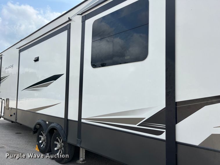 image for item DS3034 2021 Keystone Avalanche 395 BH Camper