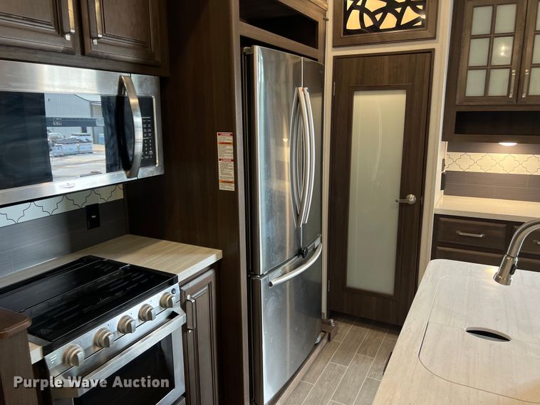 image for item DS3034 2021 Keystone Avalanche 395 BH Camper