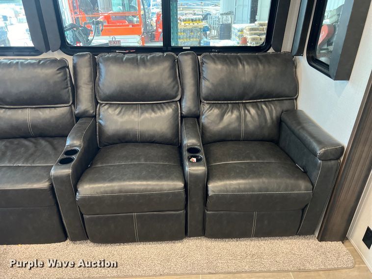 image for item DS3034 2021 Keystone Avalanche 395 BH Camper