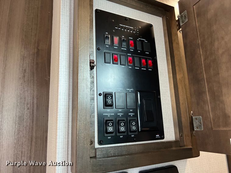 image for item DS3034 2021 Keystone Avalanche 395 BH Camper