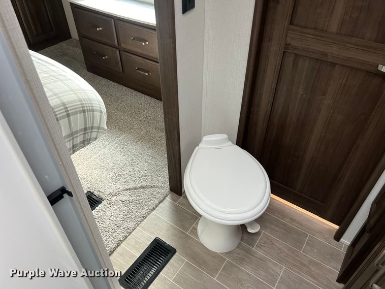 image for item DS3034 2021 Keystone Avalanche 395 BH Camper