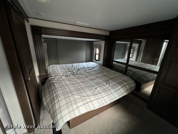 image for item DS3034 2021 Keystone Avalanche 395 BH Camper