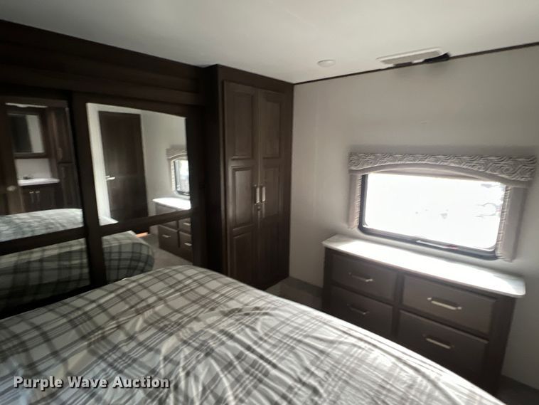 image for item DS3034 2021 Keystone Avalanche 395 BH Camper