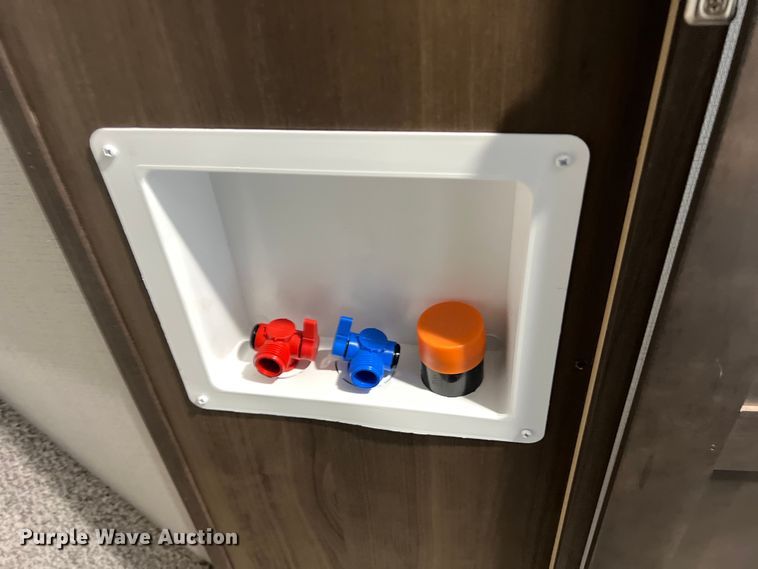 image for item DS3034 2021 Keystone Avalanche 395 BH Camper