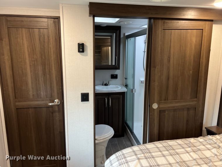 image for item DS3034 2021 Keystone Avalanche 395 BH Camper