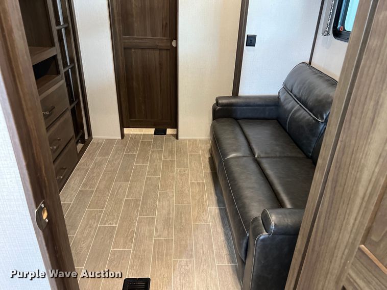 image for item DS3034 2021 Keystone Avalanche 395 BH Camper