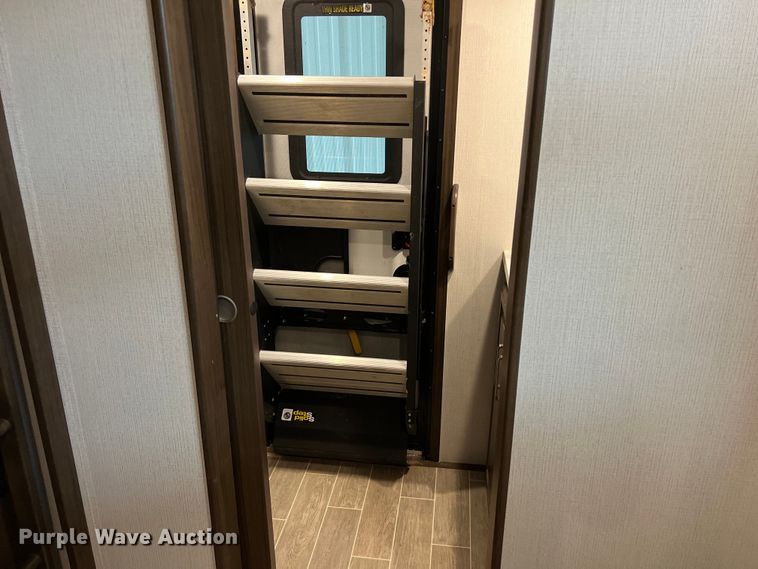 image for item DS3034 2021 Keystone Avalanche 395 BH Camper