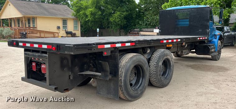 image for item DS3041 2005 International  4400 flatbed truck