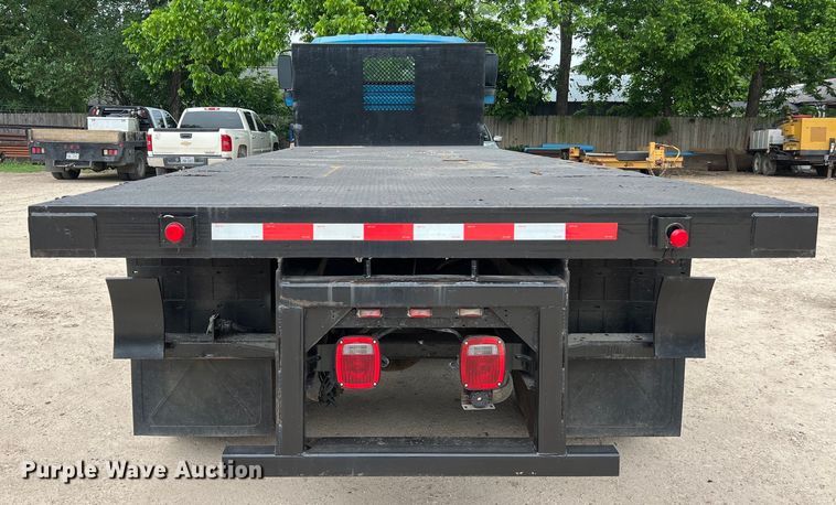 image for item DS3041 2005 International  4400 flatbed truck