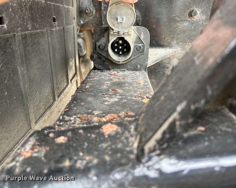 image for item DS3041 2005 International  4400 flatbed truck