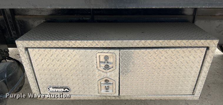 image for item DS3041 2005 International  4400 flatbed truck