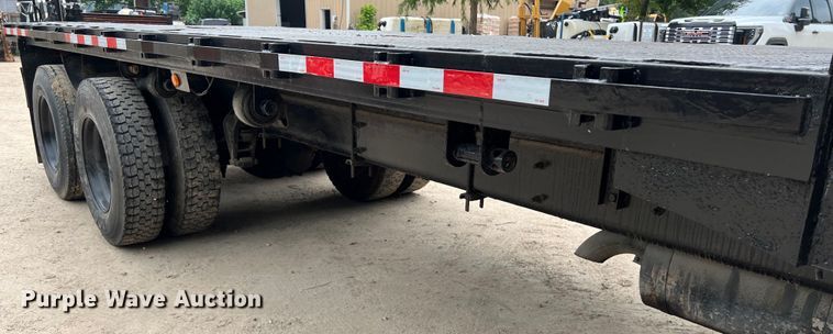 image for item DS3041 2005 International  4400 flatbed truck