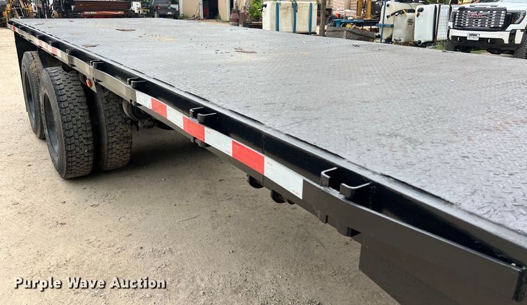 image for item DS3041 2005 International  4400 flatbed truck