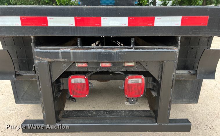 image for item DS3041 2005 International  4400 flatbed truck