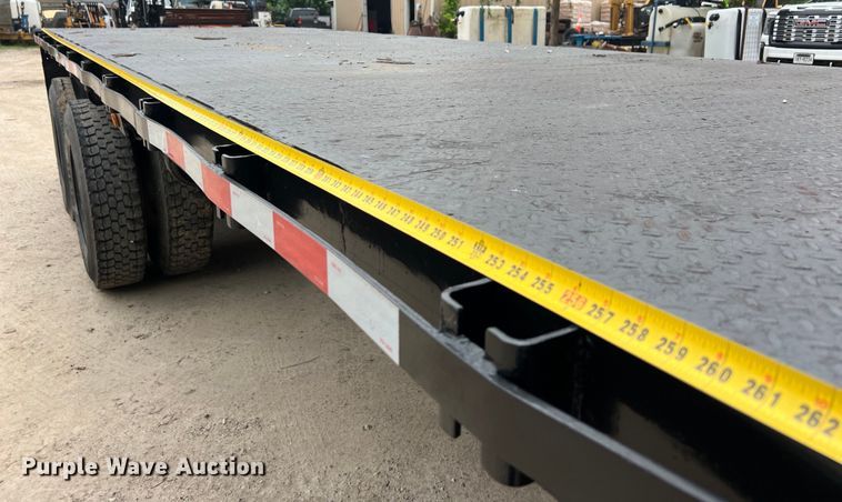 image for item DS3041 2005 International  4400 flatbed truck