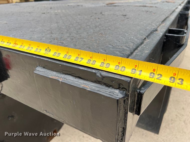 image for item DS3041 2005 International  4400 flatbed truck