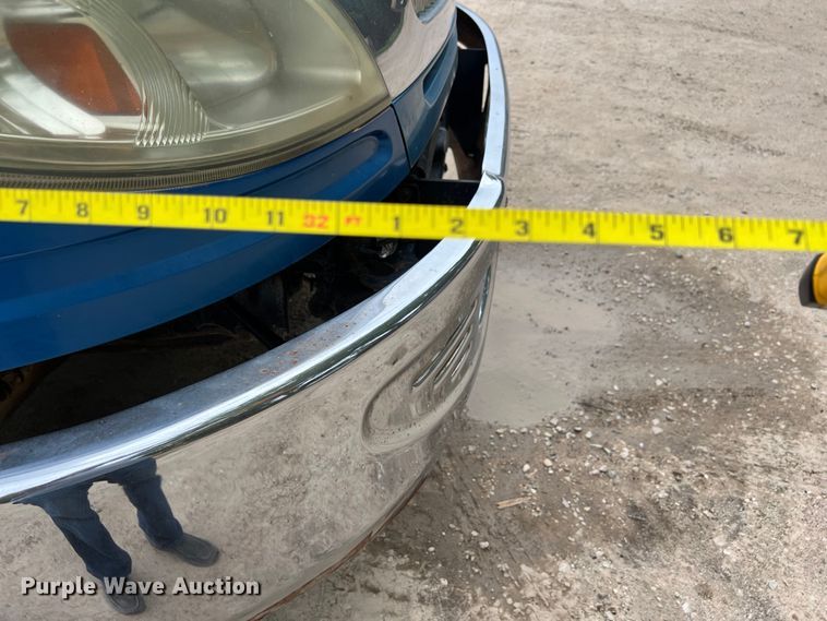 image for item DS3041 2005 International  4400 flatbed truck