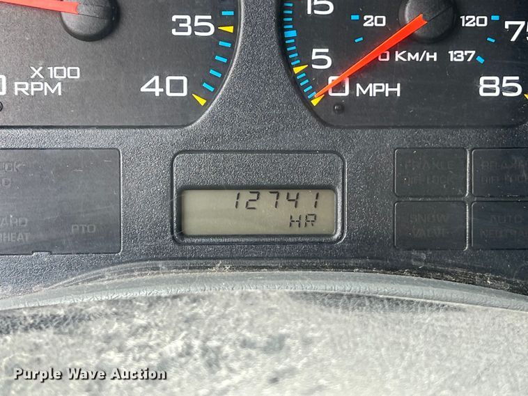 image for item DS3041 2005 International  4400 flatbed truck