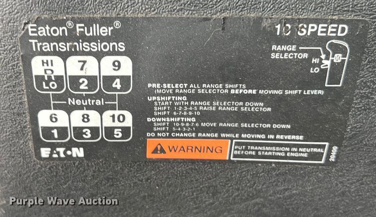 image for item DS3041 2005 International  4400 flatbed truck