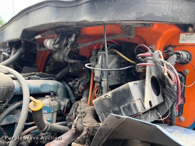 image for item DS3041 2005 International  4400 flatbed truck