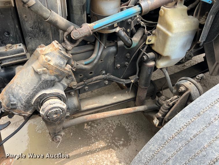 image for item DS3041 2005 International  4400 flatbed truck