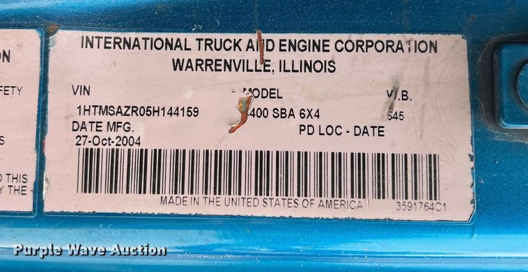 image for item DS3041 2005 International  4400 flatbed truck