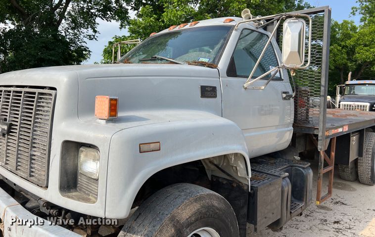 image for item DS3045 2002 Chevrolet C8500 flatbed truck