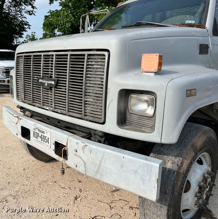 image for item DS3045 2002 Chevrolet C8500 flatbed truck