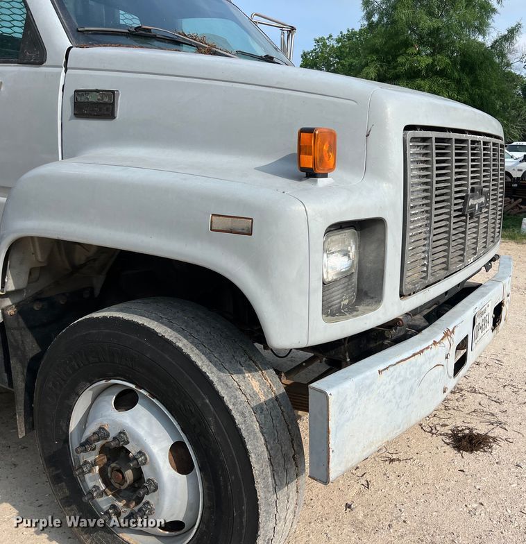 image for item DS3045 2002 Chevrolet C8500 flatbed truck