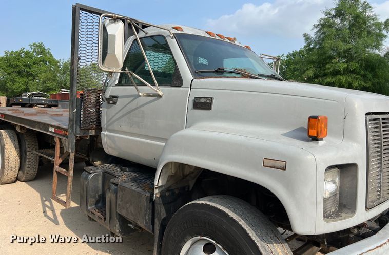 image for item DS3045 2002 Chevrolet C8500 flatbed truck