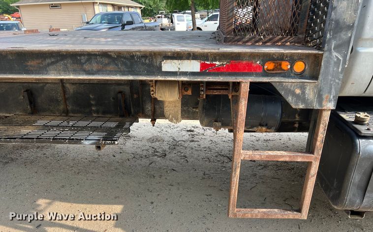 image for item DS3045 2002 Chevrolet C8500 flatbed truck