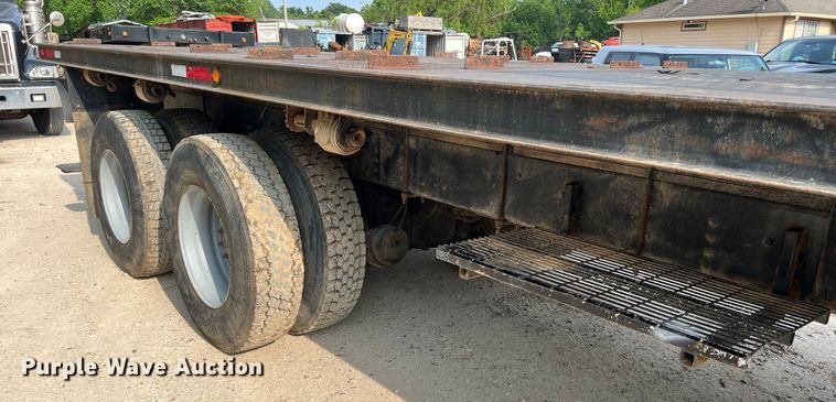 image for item DS3045 2002 Chevrolet C8500 flatbed truck