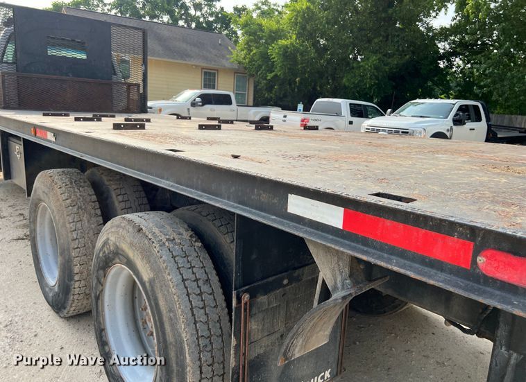 image for item DS3045 2002 Chevrolet C8500 flatbed truck