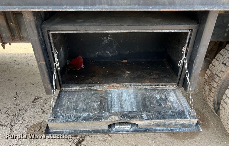 image for item DS3045 2002 Chevrolet C8500 flatbed truck