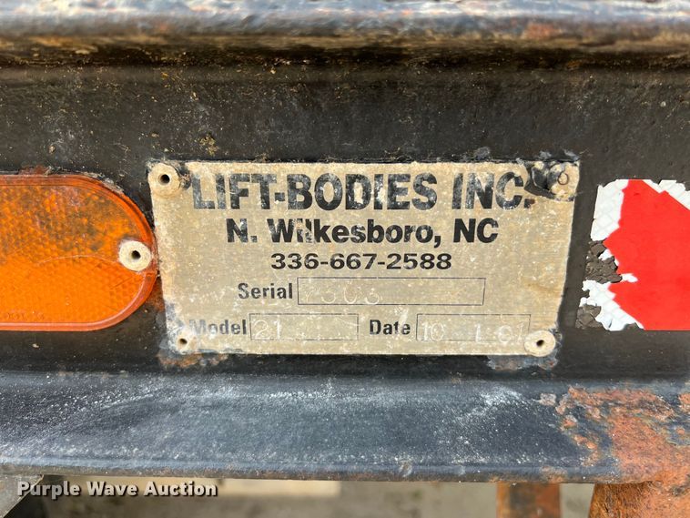 image for item DS3045 2002 Chevrolet C8500 flatbed truck