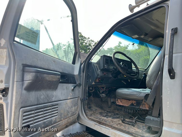 image for item DS3045 2002 Chevrolet C8500 flatbed truck