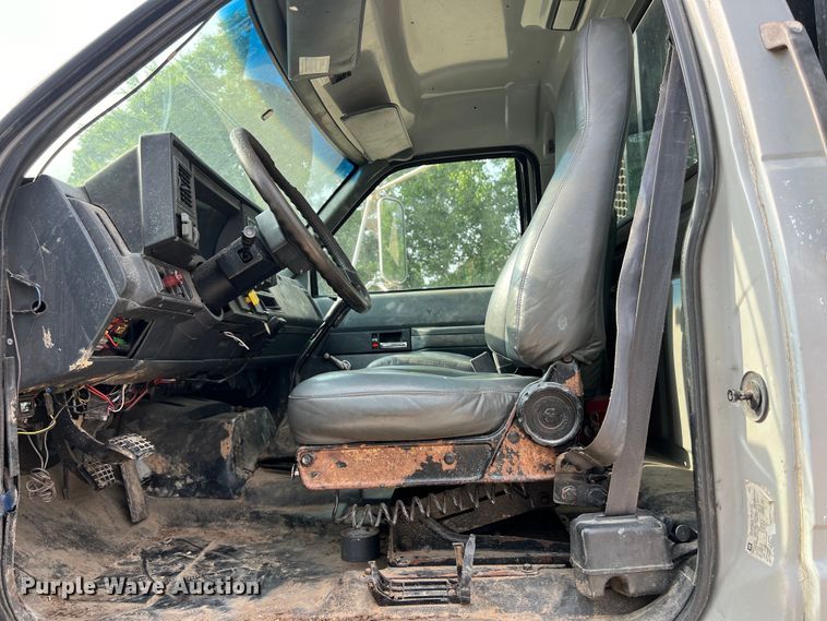 image for item DS3045 2002 Chevrolet C8500 flatbed truck