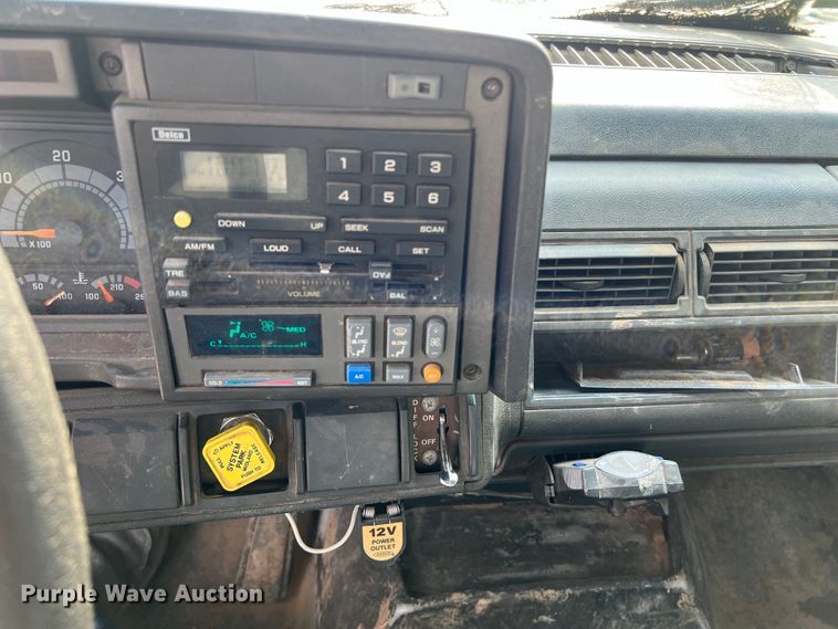 image for item DS3045 2002 Chevrolet C8500 flatbed truck