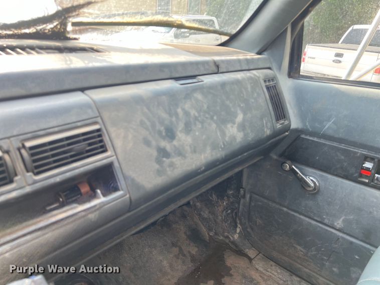 image for item DS3045 2002 Chevrolet C8500 flatbed truck