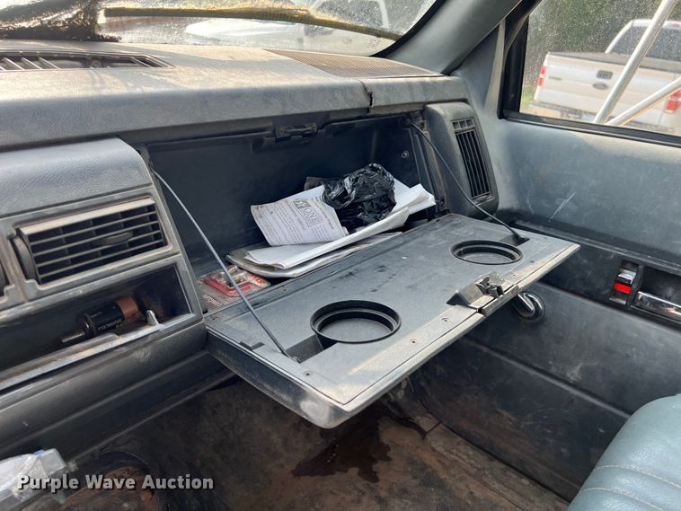 image for item DS3045 2002 Chevrolet C8500 flatbed truck